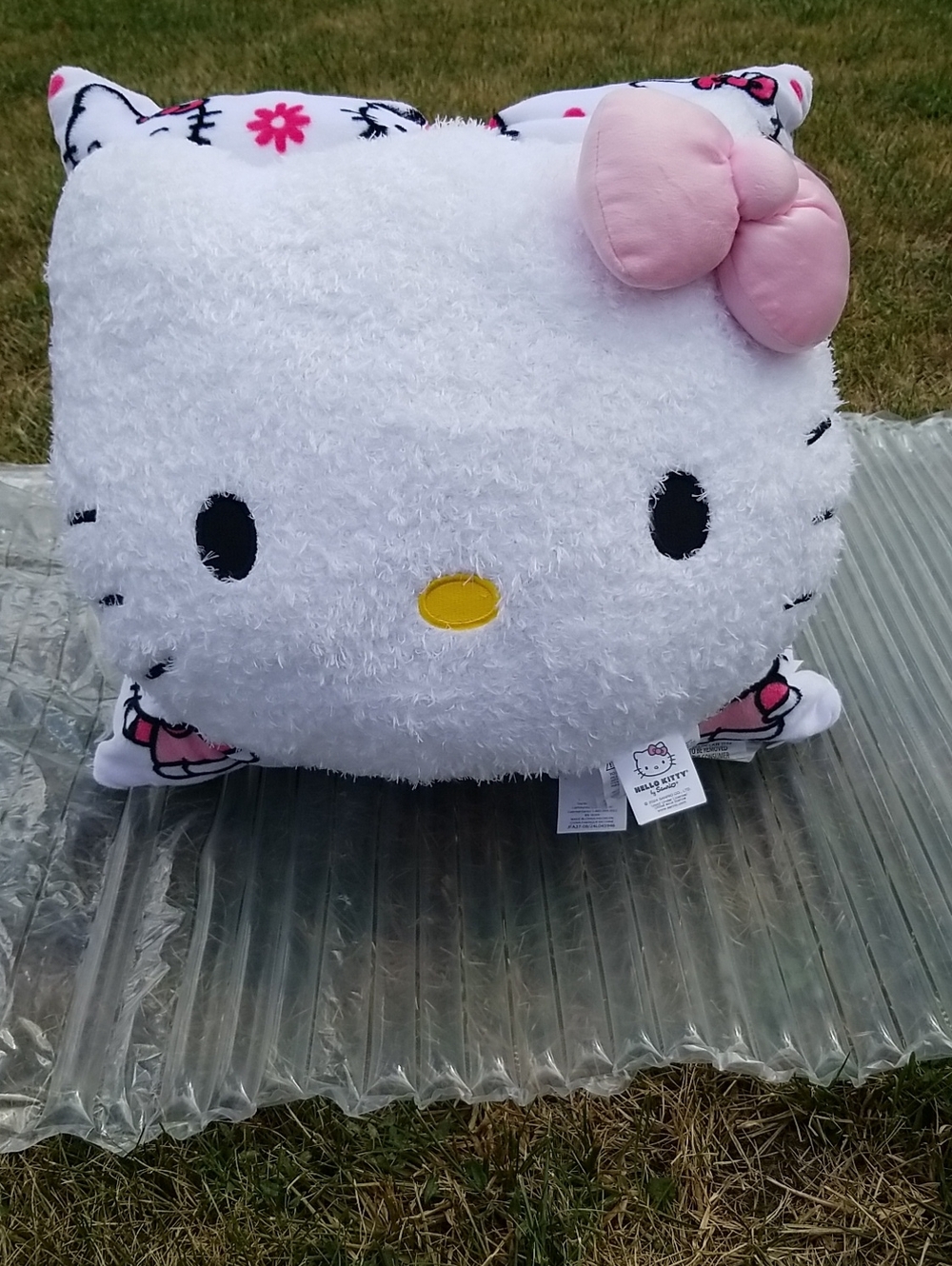 Hello Kitty🎀 Plush 2 Accent Pillows  in White and PinkNwt